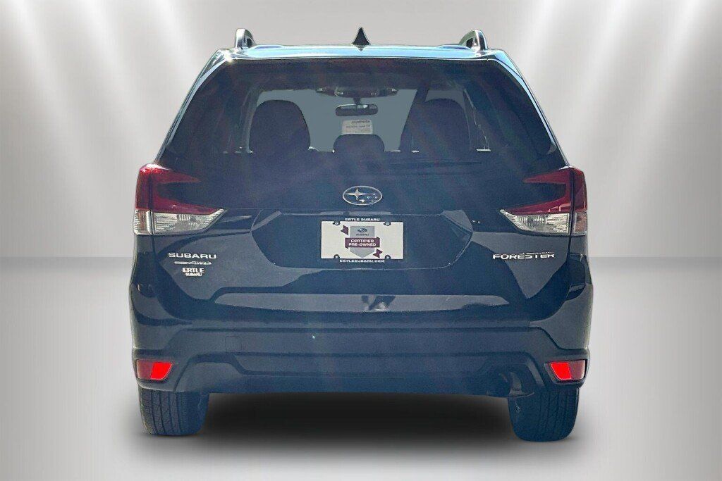 Used 2024 Subaru Forester Premium AWD/4WD image 6