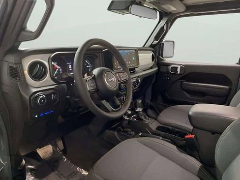 Used 2024 Jeep Wrangler Unlimited image 66