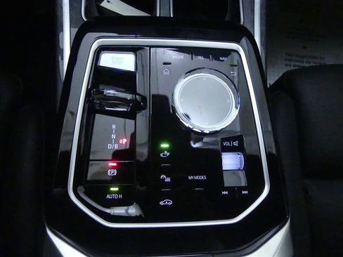 Used 2023 BMW i7 xDrive60 image 22