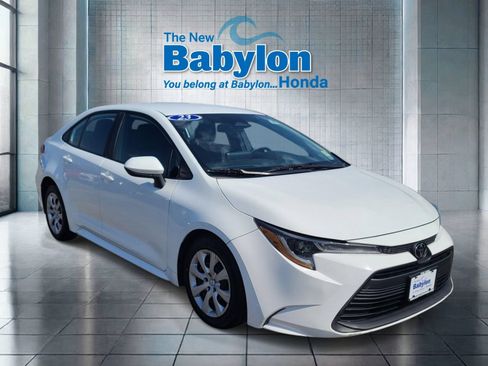 Used 2023 Toyota Corolla LE FWD image 5