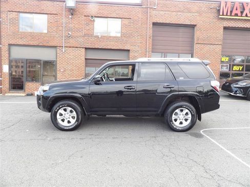 Used 2017 Toyota 4Runner 4WD image 4