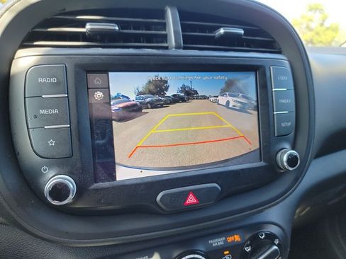 Used 2023 Kia Soul LX FWD image 19
