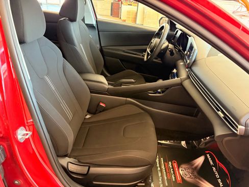 Used 2022 Hyundai Elantra SEL image 18