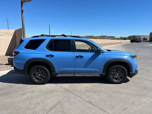 Used 2023 Honda Pilot TrailSport image 3