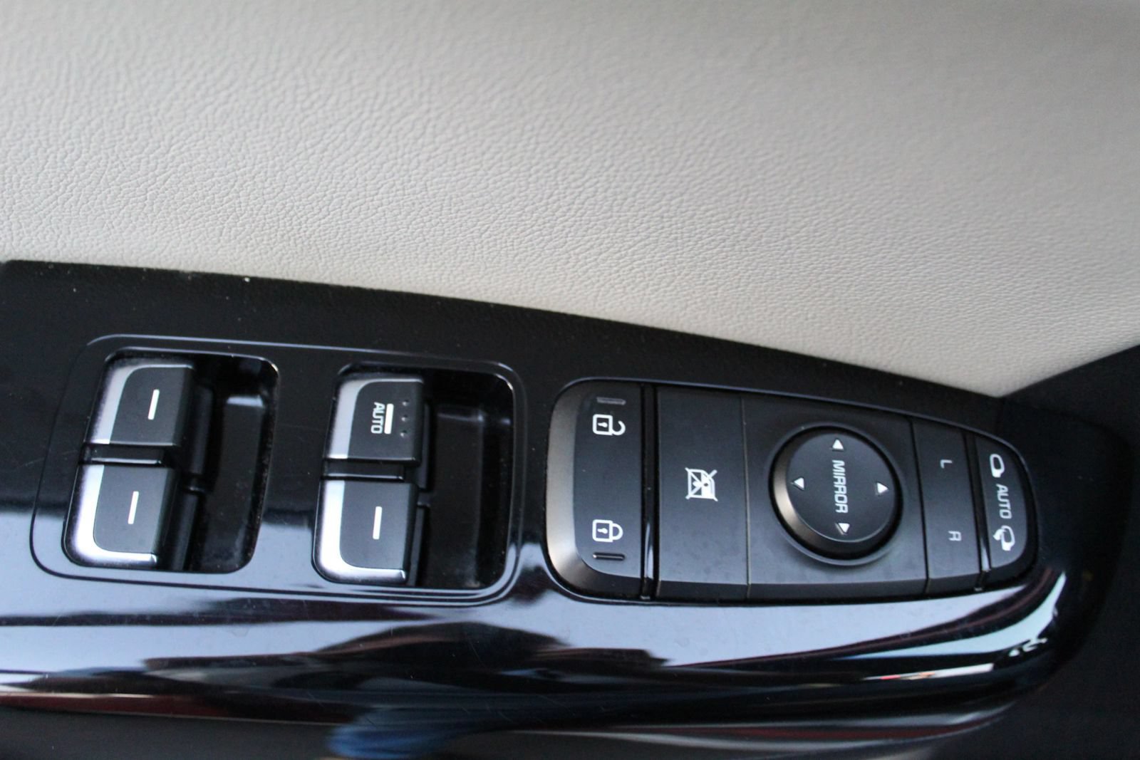Used 2017 Kia Sportage SX FWD image 31