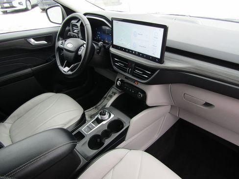 Used 2025 Ford Escape SE w/ PHEV Premium Package FWD image 19