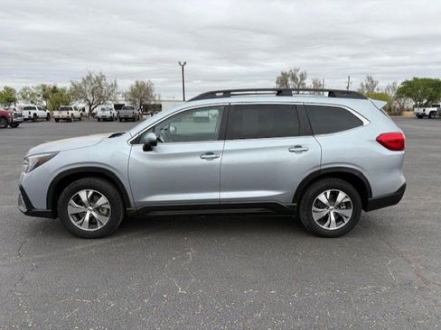 Used 2023 Subaru Ascent Premium w/ Convenience Package image 2
