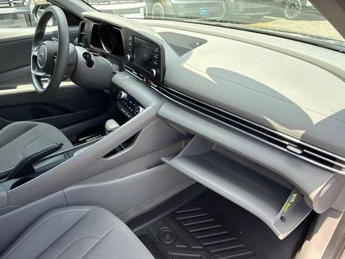 Used 2023 Hyundai Elantra SEL w/ Preferred Accessory Package FWD image 22