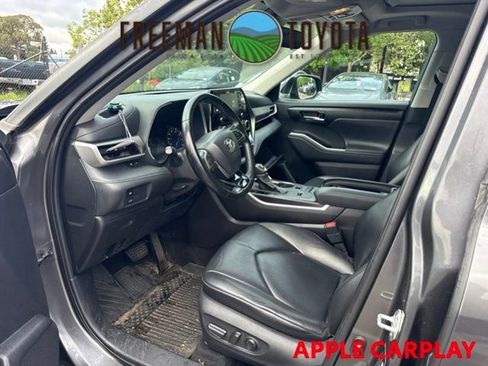 Used 2021 Toyota Highlander XLE FWD image 7