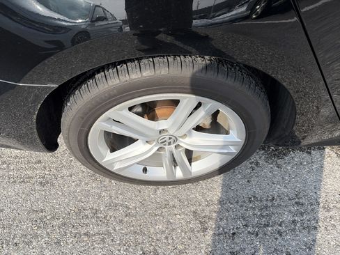 Used 2014 Volkswagen Passat 1.8T SEL Premium image 19