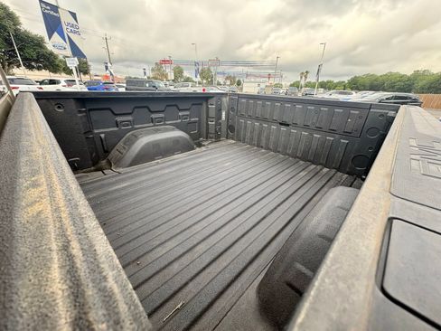 Used 2022 GMC Sierra 1500 AT4 w/ AT4 Premium Package AWD/4WD image 11