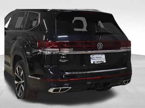 Used 2024 Volkswagen Atlas SEL Premium R-Line image 9
