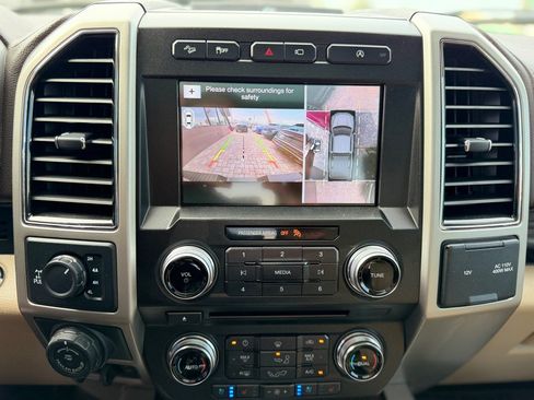 Used 2018 Ford F150 Lariat w/ Equipment Group 502A Luxury AWD/4WD image 17