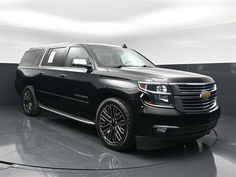 Used 2018 Chevrolet Suburban Premier AWD/4WD image 3