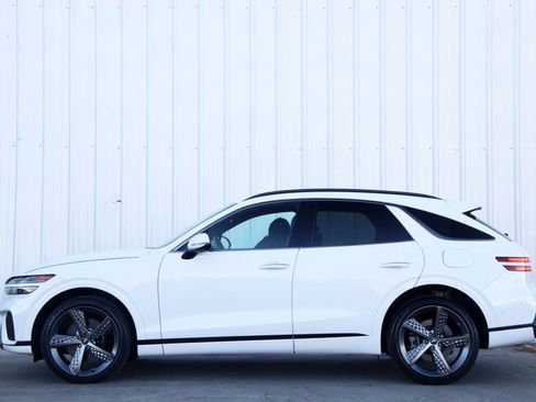 Used 2022 Genesis GV70 3.5T Sport w/ Sport Prestige Package image 9