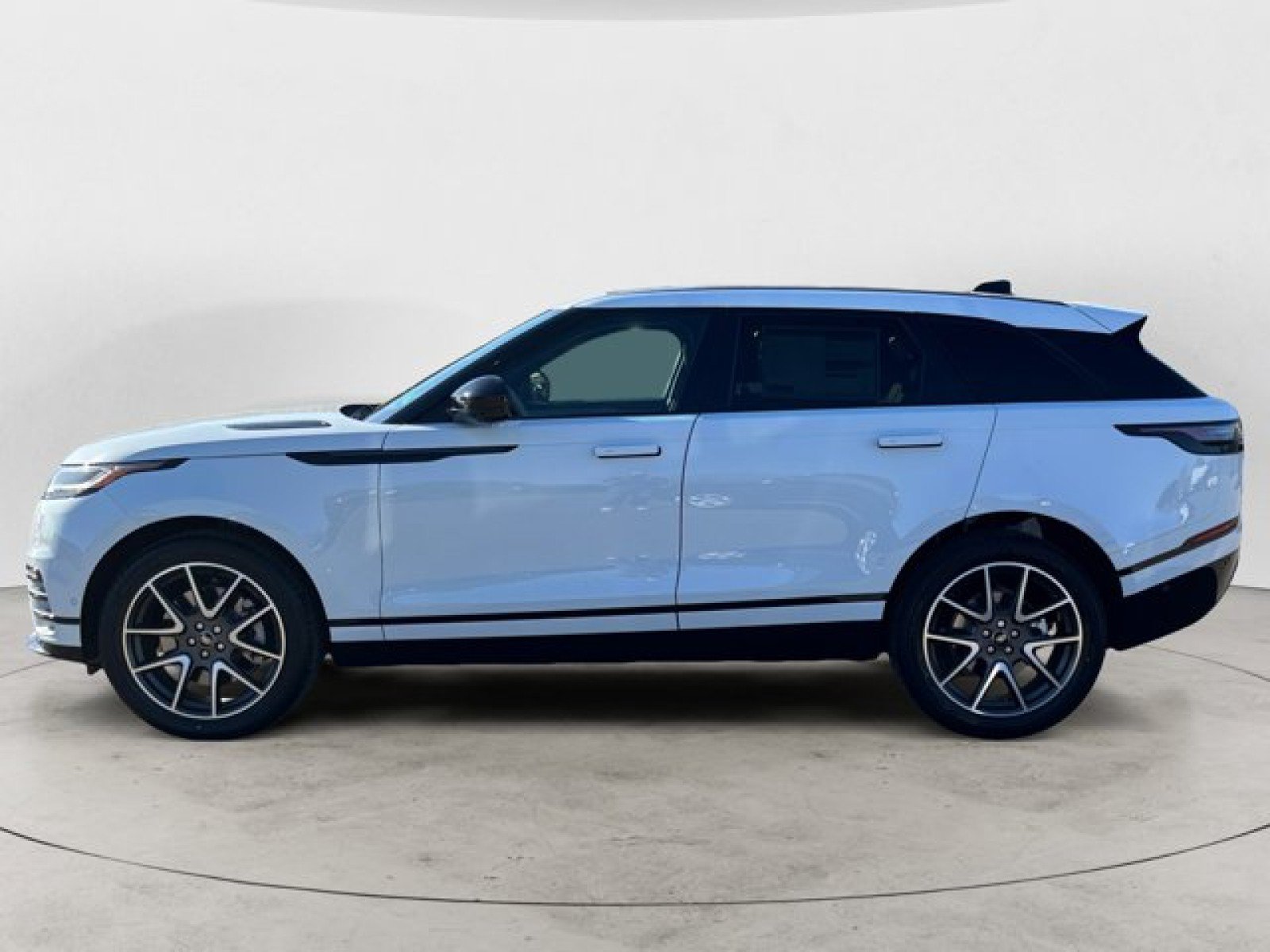 New 2026 Land Rover Range Rover Velar Dynamic SE AWD/4WD image 7