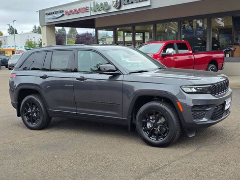 New 2025 Jeep Grand Cherokee Altitude image 2