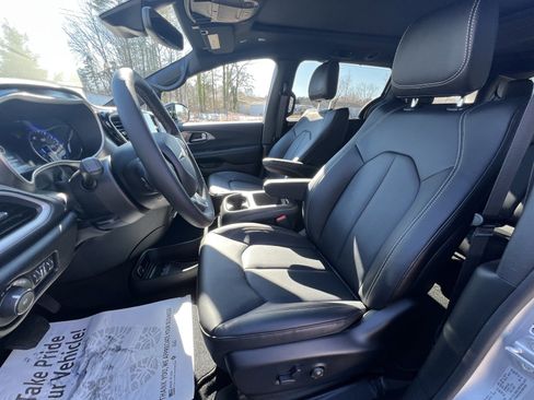 New 2026 Chrysler Pacifica Select AWD/4WD image 16