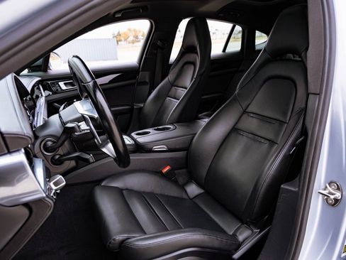 Used 2018 Porsche Panamera 4 image 19
