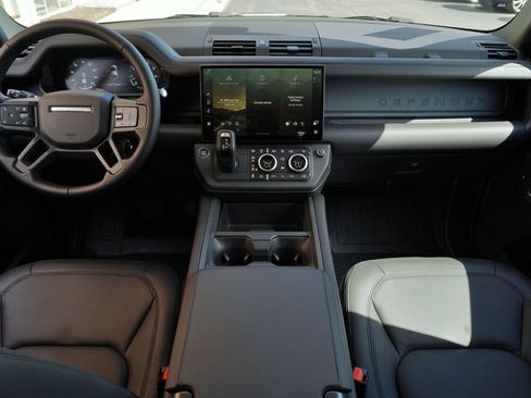 Used 2026 Land Rover Defender 110 X-Dynamic SE AWD/4WD image 9