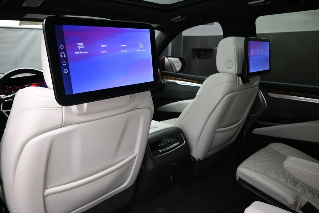 Certified 2025 Cadillac Escalade ESV Sport Platinum w/ LPO, Floor Liner Package AWD/4WD image 31