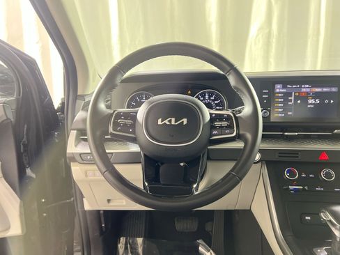 Used 2024 Kia Carnival LX image 21