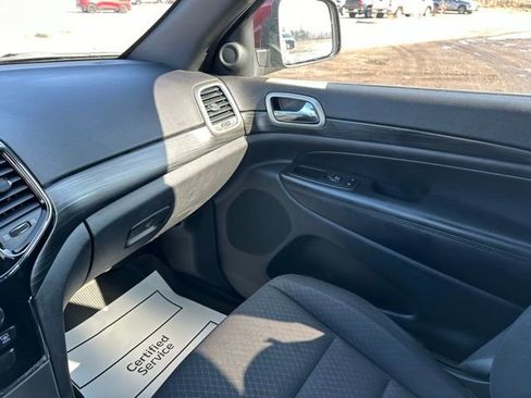 Used 2020 Jeep Grand Cherokee Laredo w/ Security & Convenience Group image 32