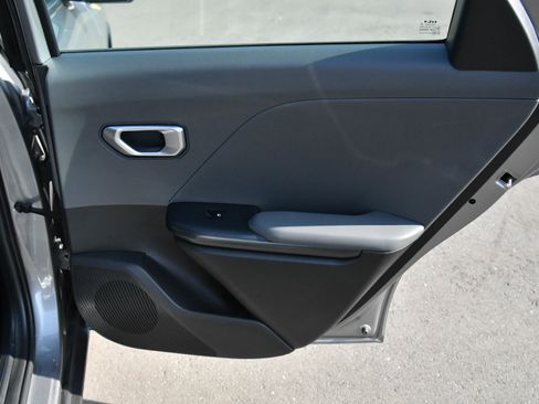 Used 2025 Kia K4 LXS image 39