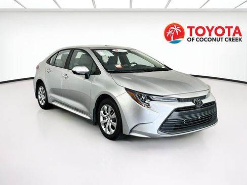 Certified 2025 Toyota Corolla LE FWD image 1