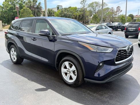 Used 2025 Toyota Highlander LE image 7