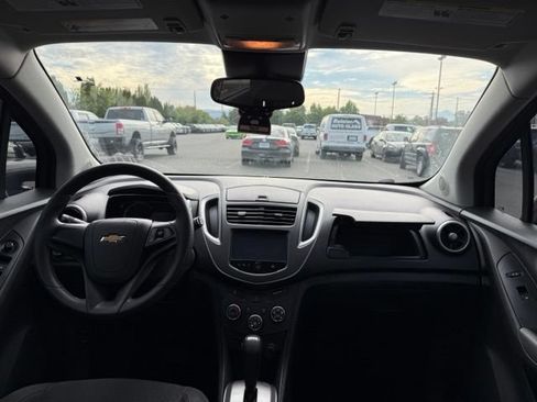Used 2016 Chevrolet Trax LS FWD image 16