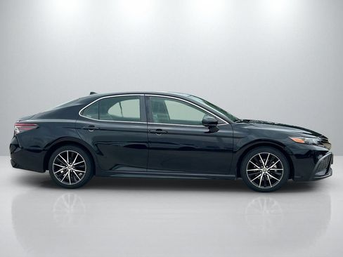 Used 2021 Toyota Camry SE FWD image 4