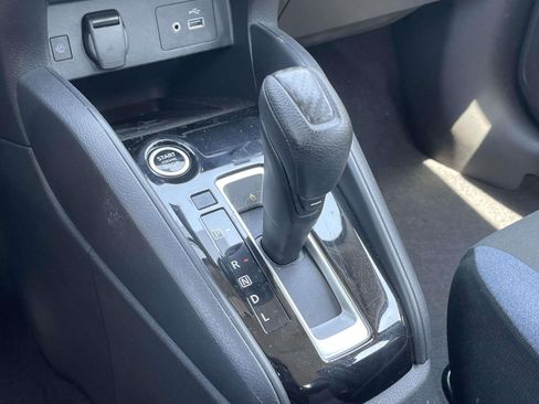 Used 2025 Nissan Versa SV FWD image 30