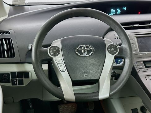 Used 2014 Toyota Prius Three w/ Preferred Accessory Package FWD image 17