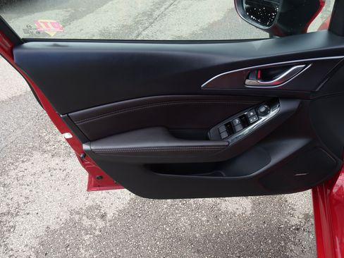 Used 2018 MAZDA MAZDA3 Grand Touring FWD image 13