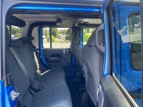 New 2025 Jeep Gladiator Willys image 31