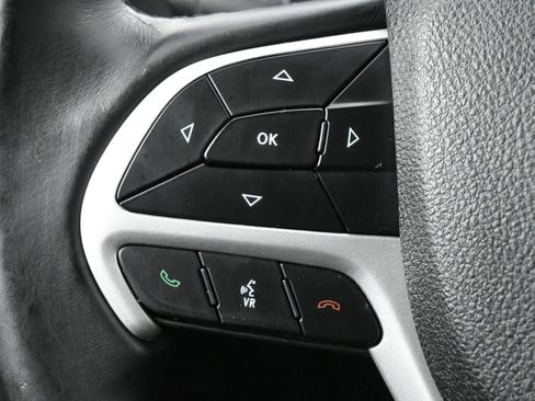 Used 2018 Jeep Cherokee Latitude Plus image 5