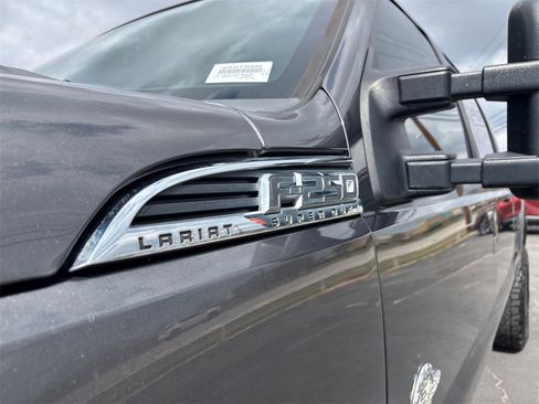 Used 2016 Ford F250 Lariat w/ Lariat Interior Package image 4