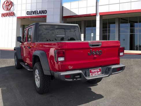 Used 2023 Jeep Gladiator Sport AWD/4WD image 4