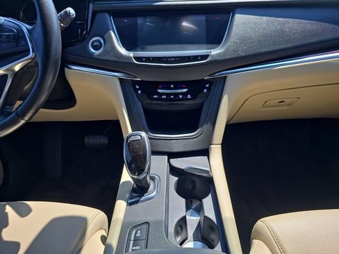 Used 2019 Cadillac XT5 Premium Luxury FWD image 11