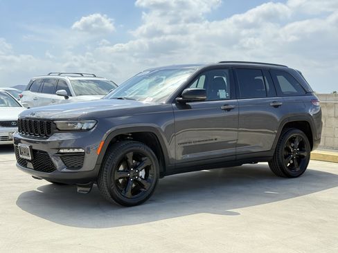 Used 2024 Jeep Grand Cherokee Limited w/ Black Appearance Package RWD image 7
