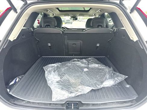 Used 2024 Volvo XC60 B5 Core w/ Protection Package Premier AWD/4WD image 27