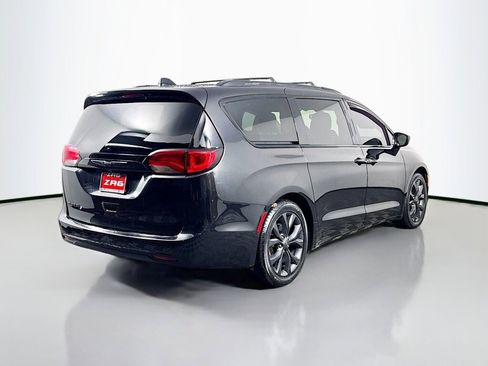 Used 2020 Chrysler Pacifica Touring-L w/ S Appearance Package image 5