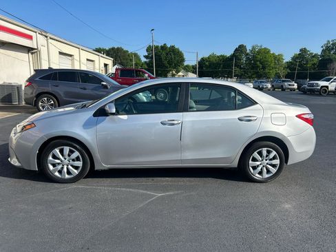 Used 2015 Toyota Corolla LE FWD image 8