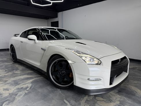 Used 2016 Nissan GT-R Black Edition AWD/4WD image 6