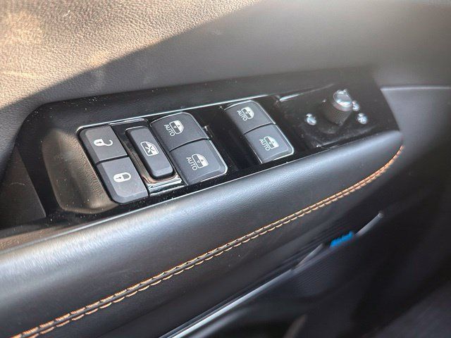 Used 2025 Jeep Grand Wagoneer Series III w/ Rear Seat Video Group 1 AWD/4WD image 17