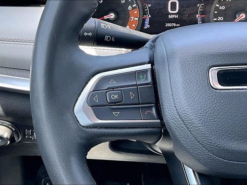 Used 2025 Jeep Compass Limited AWD/4WD image 13