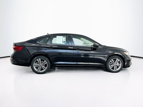 Used 2024 Volkswagen Jetta SE FWD image 10