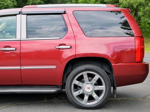 Used 2010 Cadillac Escalade Luxury AWD/4WD image 36