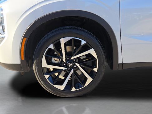 Used 2022 Mitsubishi Outlander ES image 11